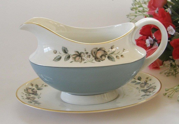 Royal Doulton Rose Elegans Sauciere mit Unterteller, 2-tlg.