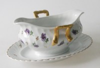 AK Kaiser Sauciere 1-tlg. mit Henkel Golddekor mit violetten Blumendekor handgemalt AK Kaiser Sauciere 1-tlg. mit Henkel Golddekor mit violetten Blumendekor handgemalt