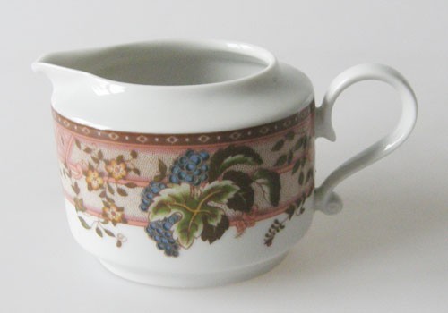 Heinrich Carmen Rankendekor rote Trauben und Clematis Milchkännchen 6,5 cm