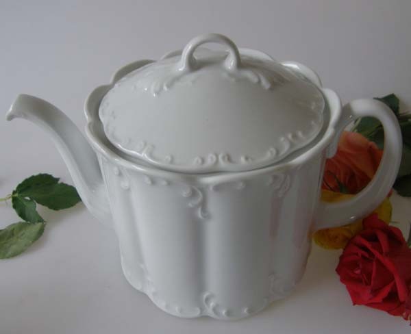 Rosenthal Monbijou weiss Teekanne für 6 Pers. 1,10 l