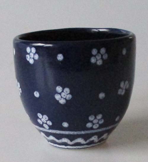Gmundner Keramik Barock Dirndl blau Becher Höhe 7 cm