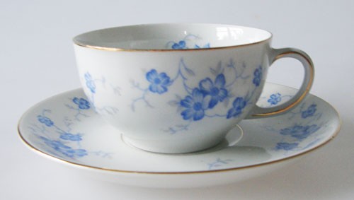 Sophienthal Teetasse mit Untertasse blaues Blumendekor mit Goldrand