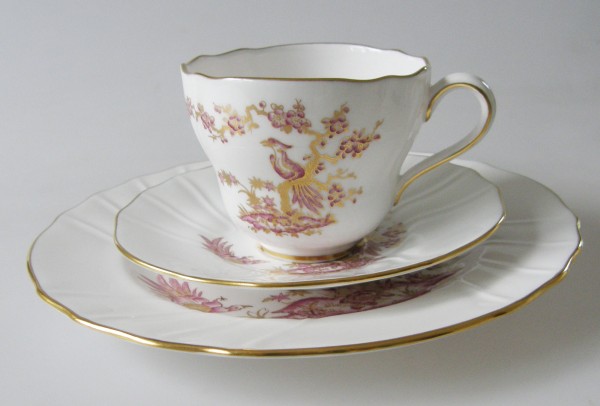 Spode Y 8036 3 Kaffeegedeck 3-teilig Paradiesvogel in lila und Gold