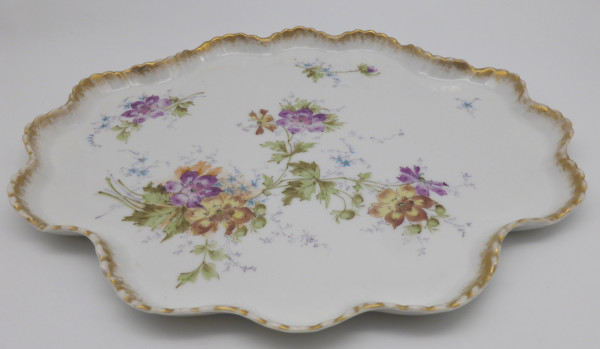 antikes Tablett Blumendekor und Goldrand Porzellan 28,5x25 cm