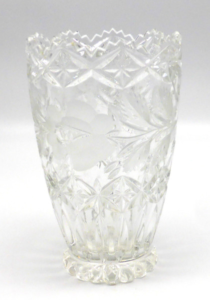 schwere Kristallvase mit Tief- und Mattschliff Höhe 17 cm